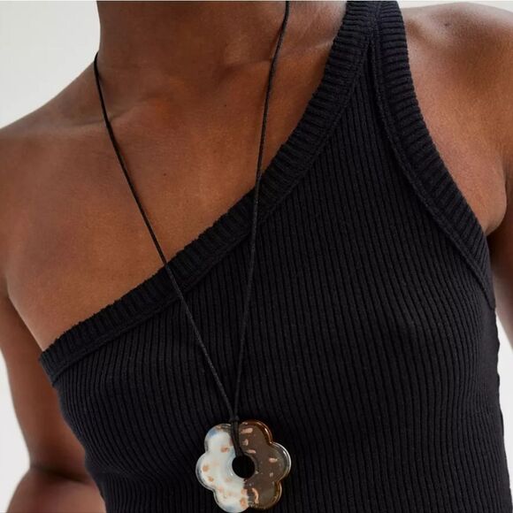 Urban Outfitters Rope necklace with glass oversized flower pendant - Picture 2 of 9